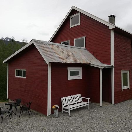 הוילה Isfjorden Mountain View House מראה חיצוני תמונה
